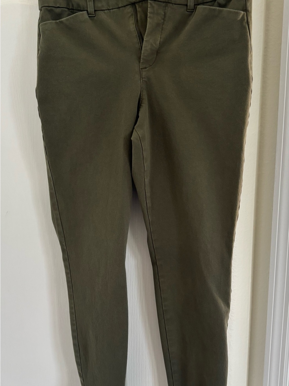 Women’s Old Navy Olive Green Stretch Pants. Size 4